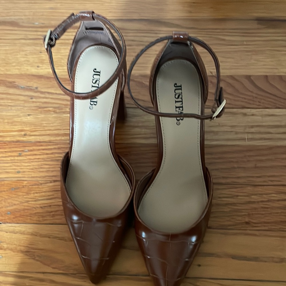 Cognac croc pumps BRAND NEW!!!! ✨